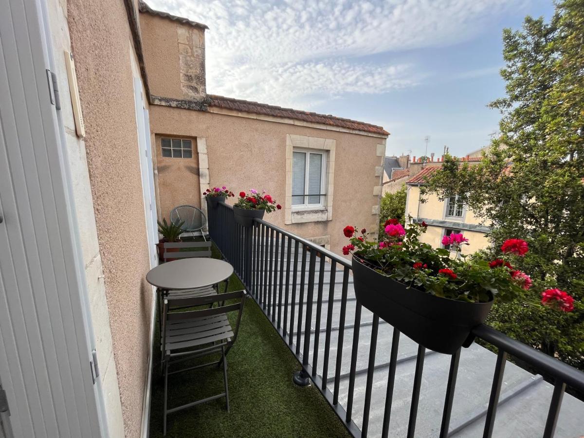 • Bel Appartement - Centre Historique De Poitiers Exterior foto