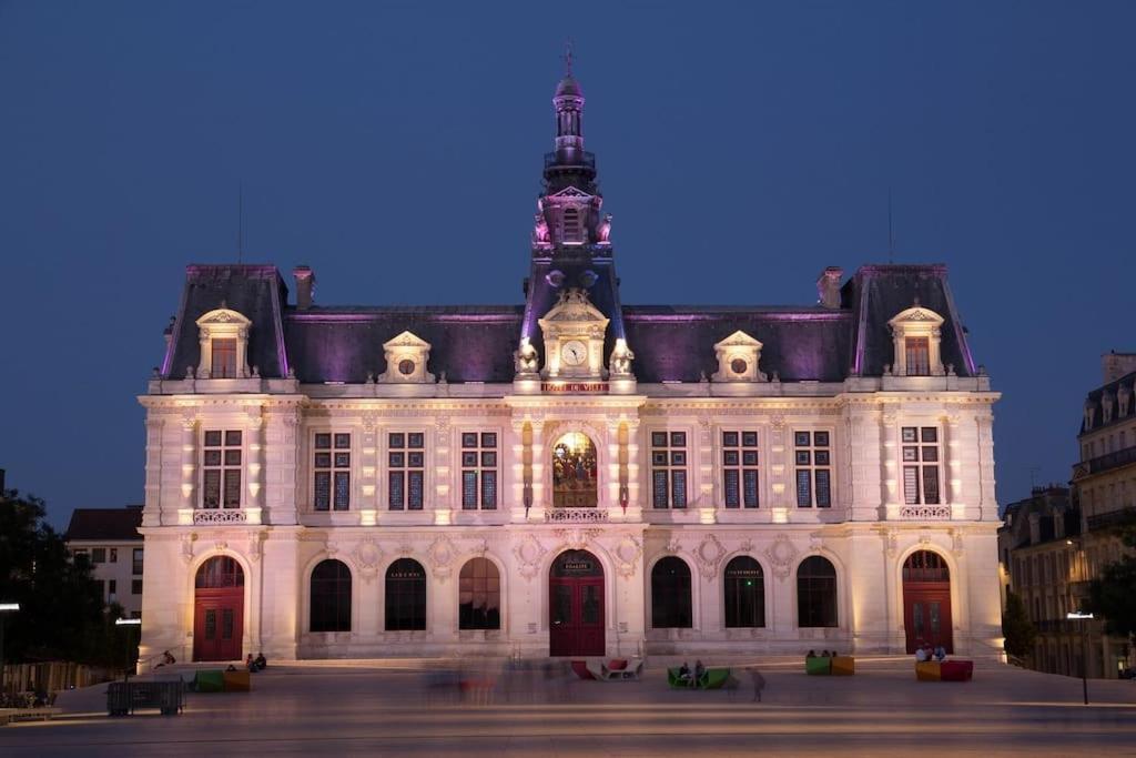 • Bel Appartement - Centre Historique De Poitiers Exterior foto