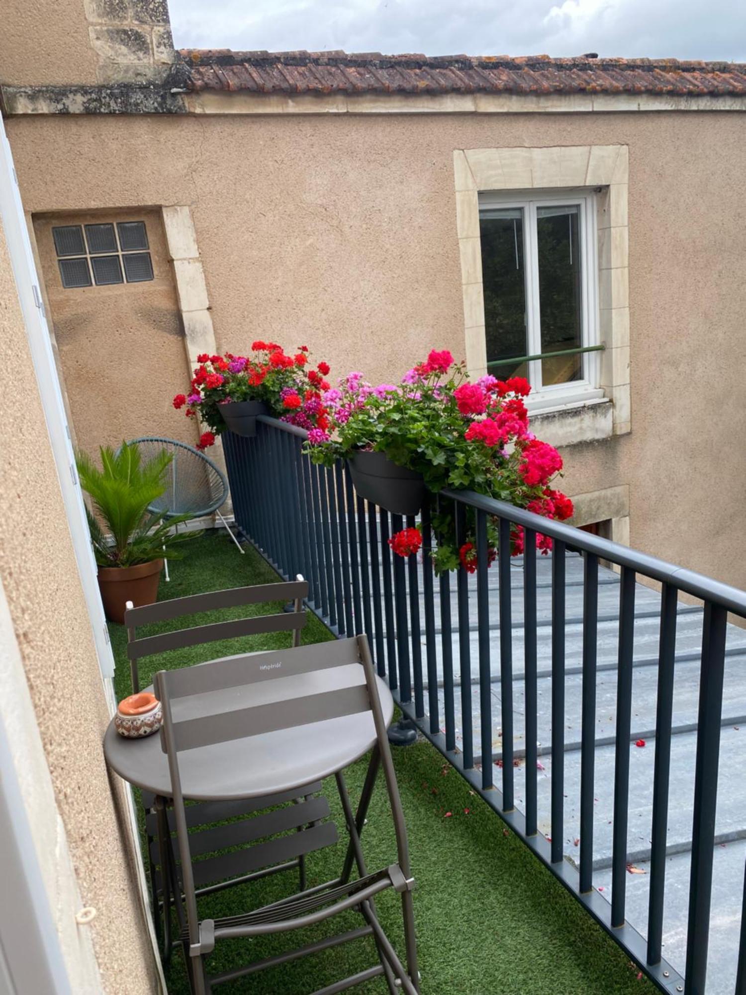 • Bel Appartement - Centre Historique De Poitiers Exterior foto